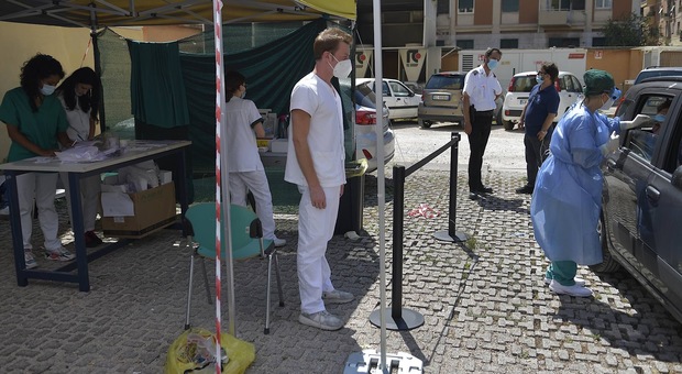 Coronavirus, bengalese positivo e con sintomi viaggia in mezza Italia: ha violato l'autoisolamento