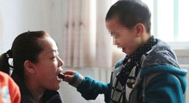 Cina,espulso dal villaggio perché ha l'Hiv: bimbo di 8 anni trova posto nella scuola di una città lontana