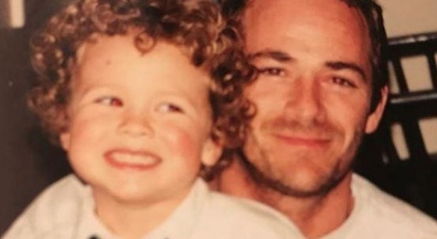 Luke Perry, il figlio Jack rompe il silenzio con parole commoventi: «Per me era semplicemente papà»