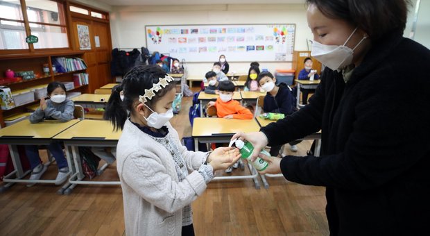 Allarme Coronavirus a scuola Veneto e altre tre Regioni chiedono la "quarantena" per gli studenti di ritorno dalla Cina