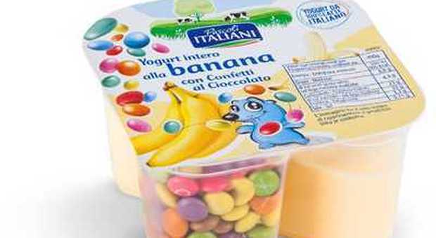 "Pezzi di plastica nello yogurt". Allerta bambini, confezioni ritirate negli Eurospin