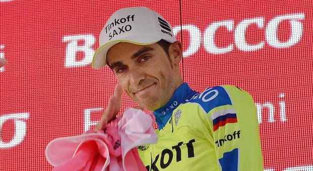 Contador non si arrende. La maglia Rosa, dopo la brutta caduta di ieri, oggi è partito regolamente