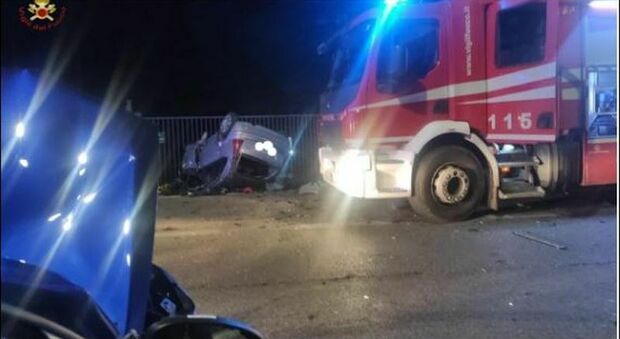 Incidente sulla Tangenziale: auto si ribalta, morte due ragazze di 21 e 22 anni