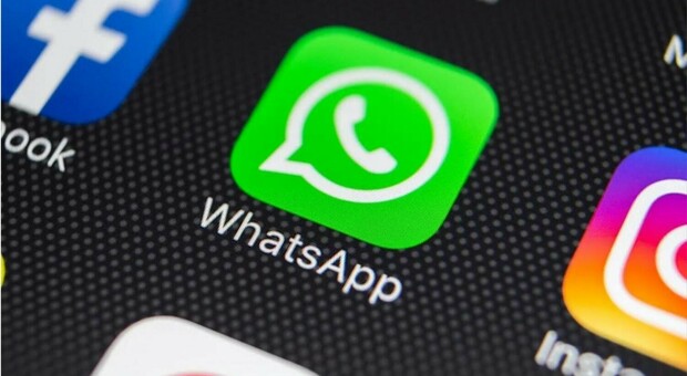WhatsApp, come recuperare i messaggi cancellati (in 5 secondi): la nuova funzione nell'ultimo aggiornamento