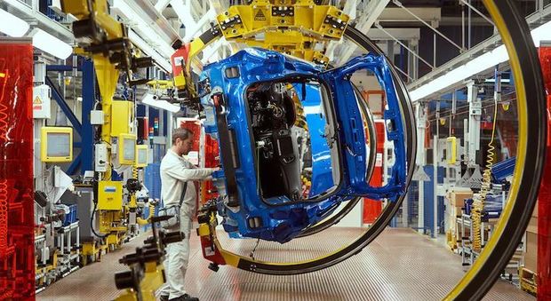 Fca Pomigliano, rinviata la ripartenza della fabbrica: «Non c'è mercato per le auto»
