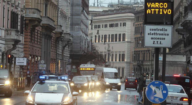 Roma, Ztl aperta per sei mesi, class action dei residenti: chiesti maxi-rimborsi