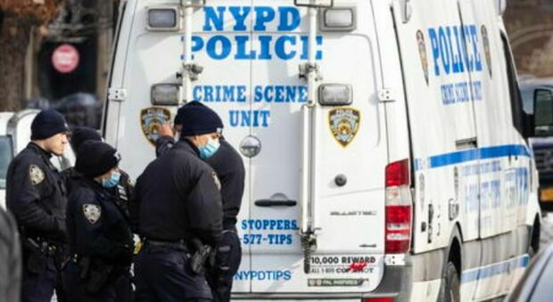 Due italiani trovati morti in un albergo, giallo a New York: avevano 38 e 48 anni