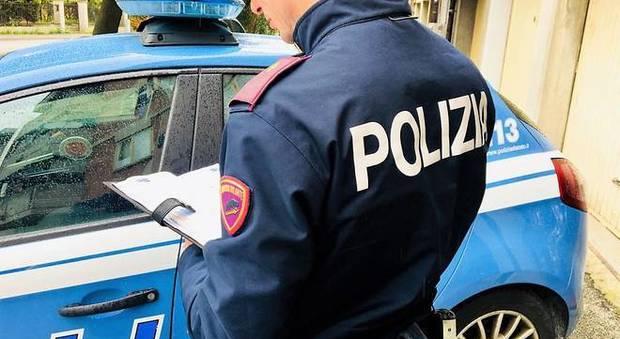Roma, «Mi taglio le vene». Mobilitati polizia, ambulanza e vigili del fuoco: 36enne denunciato per procurato allarme