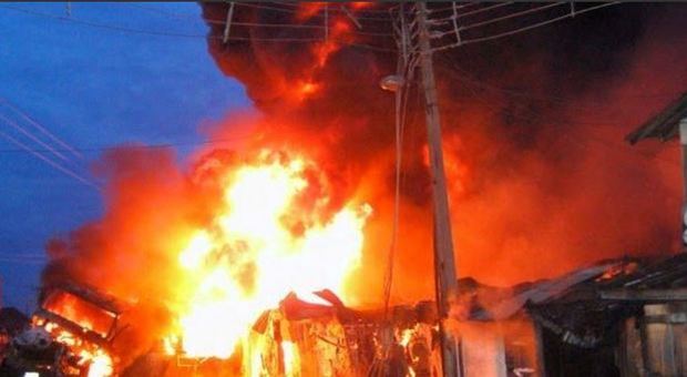 Esplosione al distributore di gas: 100 morti, orrore in Nigeria