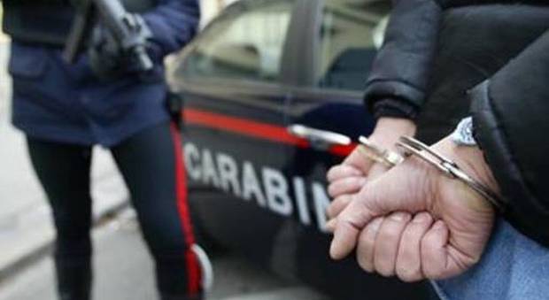Sorpresi con un etto di droga e 6mila euro: arrestati due 40enni