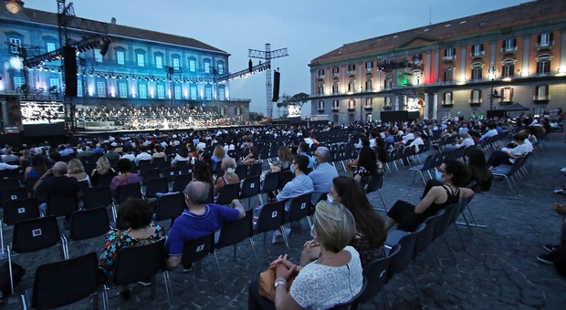 Napoli, 400 biglietti gratuiti per le prove del teatro San Carlo