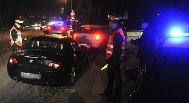 Carabinieri impegnati nei controlli sulle strade del Maceratese