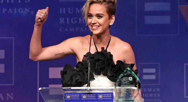 Katy Perry mentre riceve il National Equality Award Foto Twitter