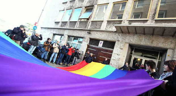 Manifestazione del Gay Center contro l'omofobia davanti all'ambasciata russa a Roma