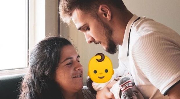Il medico rassicura i genitori durante la gravidanza: «Il bimbo sta bene», ma il neonato nasce senza naso