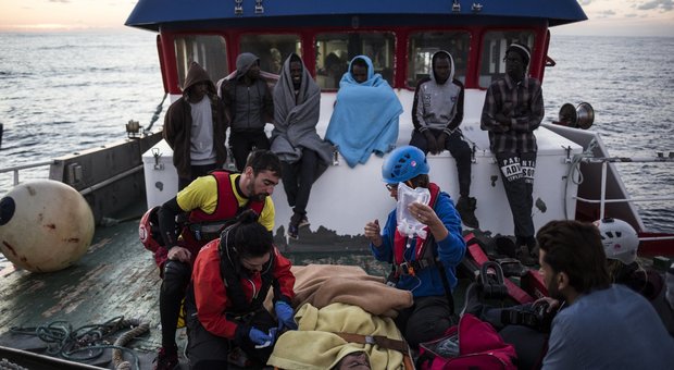 Migranti, sbarca a Malta peschereccio spagnolo che vagava nel Mediterraneo