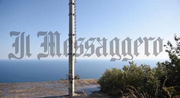 Giallo al Circeo: donna precipita da una delle antenne in cima al Promontorio e muore
