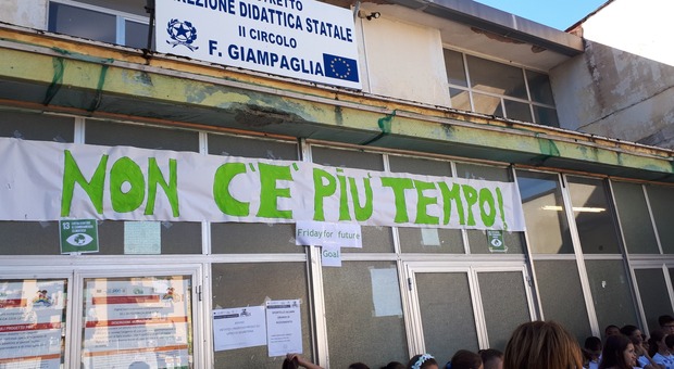 Covid a Ercolano, troppi contagi: il sindaco chiude due scuole