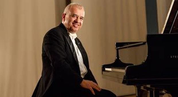 Il Maestro Paolo Vergari al pianoforte