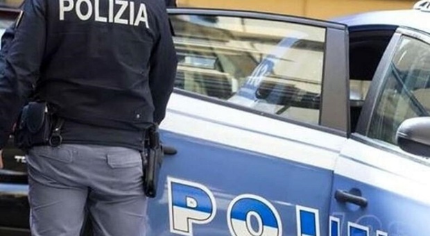 Milano, poliziotto accoltellato gravemente da un 37enne marocchino: operato d'urgenza
