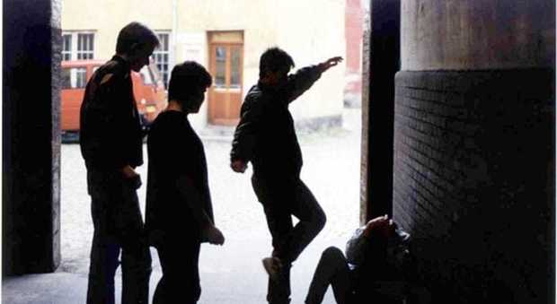 Napoli, lotta alle babygang: controllati 102 minorenni, due erano armati