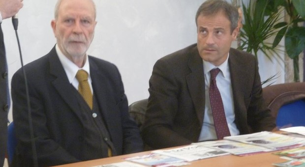 A sinistra l'ex sindaco di Cerveteri Gino Ciogli