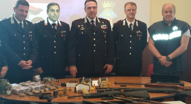 Bassano Romano, armi e munizioni in una villa: arrestati due pregiudicati