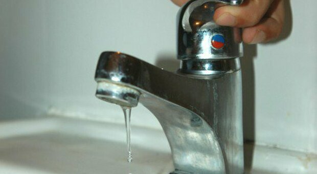Il sindaco vieta distacco acqua ai morosi: «Italgas recuperi i soldi ma riattivi il flusso»