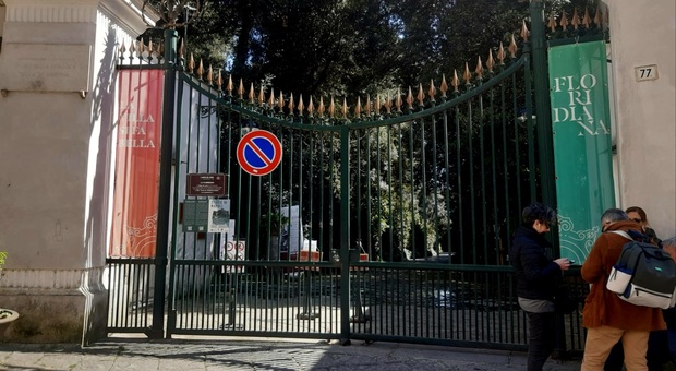 Pasquetta a Napoli, beffati turisti e napoletani: «Parchi chiusi senza preavviso»