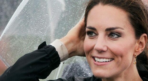 Kate Middleton sempre più low cost, ecco l'abito Zara da 10 euro indossato dalla Duchessa