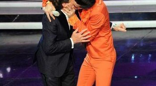 Sanremo, bacio-gay a Morandi. Fuori Bertè-D'Alessio, Marlene Kuntz, Fornaciari, Carone-Dalla