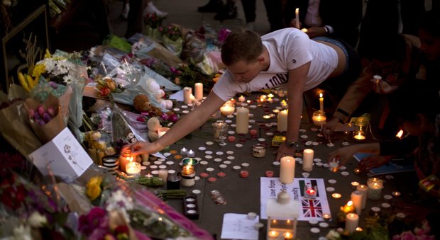 Manchester, strage al concerto: 22 morti, anche bimbi, 120 feriti