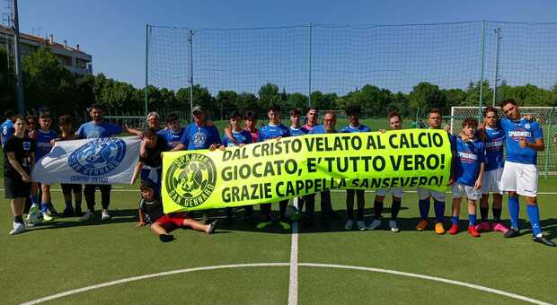 I giovani calciatori dello Spartak San Gennaro "ringraziano" la Capella Sansevero