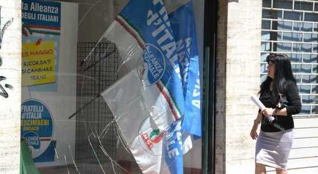 Terni, danneggiata la sede di An-Fdi e messo a soqquadro il gazebo di Fi