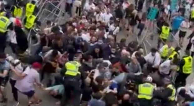 Italia-Inghilterra, incidenti e disordini a Londra: 49 arresti e 19 poliziotti feriti
