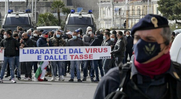 Napoli zona rossa, la rivolta delle partite Iva: «A noi solo briciole, ora basta»