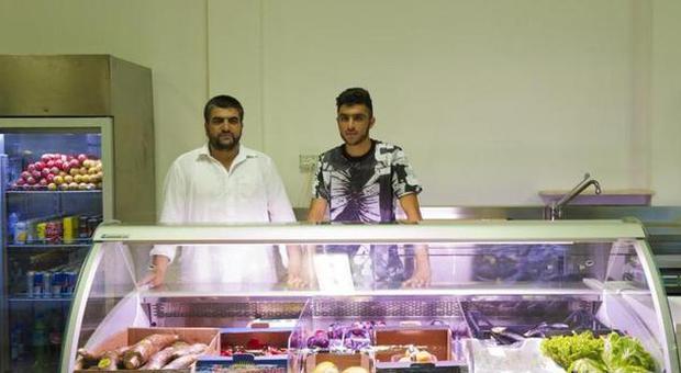 ​Dopo l’orrore della guerra, Asghar apre un negozio di prodotti etnici