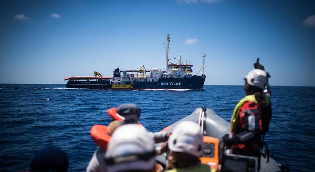 Decreto sicurezza-bis, la bozza: niente multe per chi soccorre i migranti. Sanzioni alle navi che violano le norme