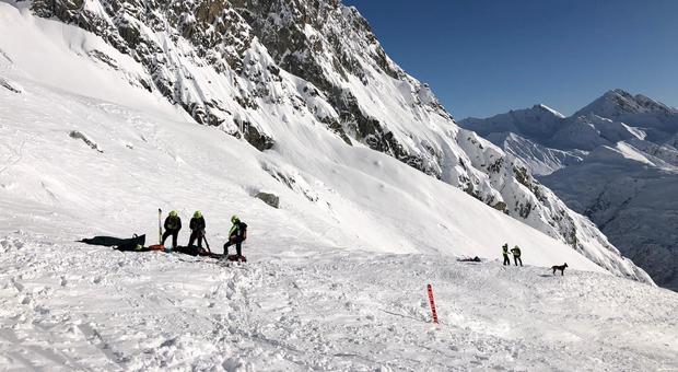 Valanga sul Monte Bianco, trovati i corpi di due sciatori di 32 e 28 anni
