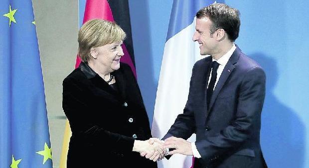 Merkel-Macron, l'asse dei leader in crisi