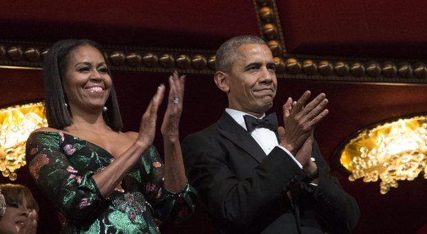 Obama e Michelle sbarcano su Netflix, c'è l'accordo per film e serie tv