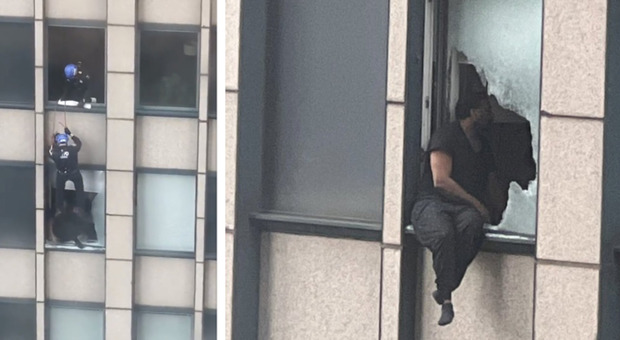 Minaccia di buttarsi dal grattacielo per sfuggire all'arresto: poliziotto si cala con la fune e lo salva