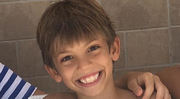 Arturo travolto e ucciso da un'auto a 9 anni: era in vacanza con mamma e sorelline