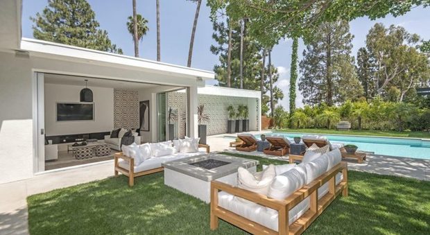 immagine Cindy Crawford compra casa a Beverly Hills. Il prezzo è da capogiro