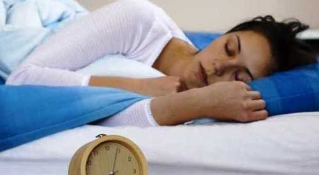 Dormi fino a tardi nel weekend? La tua salute è a rischio: ecco perché