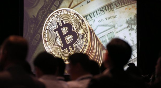 Bitcoin, nuovo record: supera i seimila dollari, l'industria vale 100 miliardi