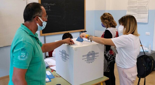 San Benedetto, Piunti avanti con oltre il 41%, alle sue spalle sfida all'ultimo voto Canducci-Spazzafumo