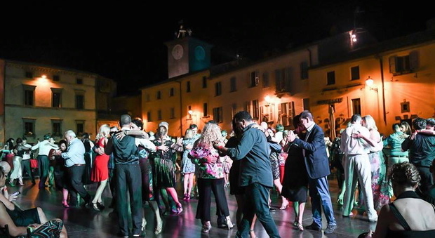 Orvieto, torna il festival del tango centinaia di ballerini sulla Rupe