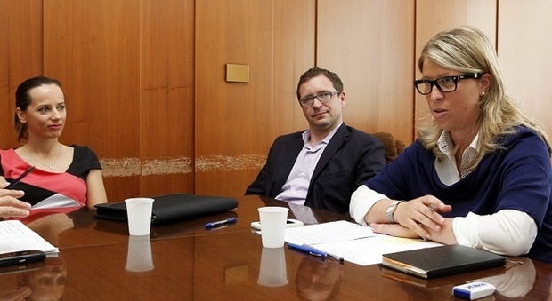 L'ex assessore di Vedelago Romina Pozzobon (a sinistra) con l'assessore Stefano Beltrame e il sindaco Cristina Andretta
