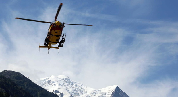 Valanga sul Monte Bianco vicino Courmayeur, travolti almeno due sciatori. Ricerche in corso